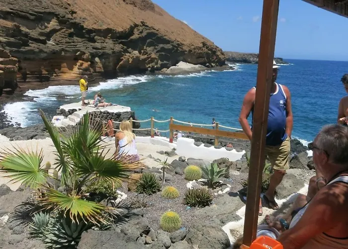 With Large Relax Terrace And Equipment דירה *